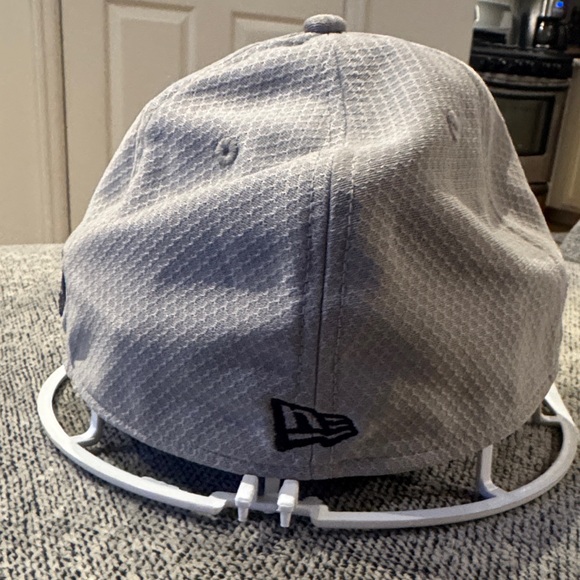 TaylorMade Light Gray Golf Cap - Picture 5 of 7